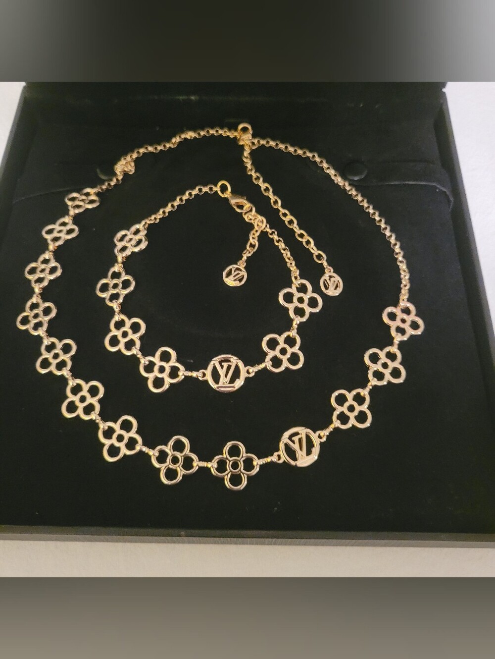 Luxury Jewelry Set - Picture 5 of 9